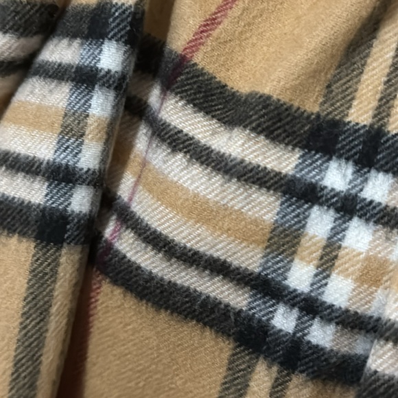 Gorgeous Fall Must Have-Cashmink by V Fraas Scarf-Plaid-100% Acrylic-Light Wear - Picture 2 of 11
